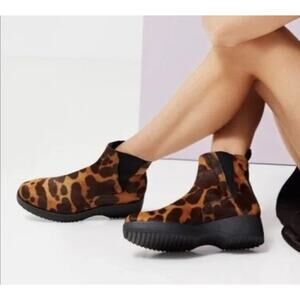 NWOT Louise Et Cie Leopard Print Chelsea Ankle Bootie Size 6.5